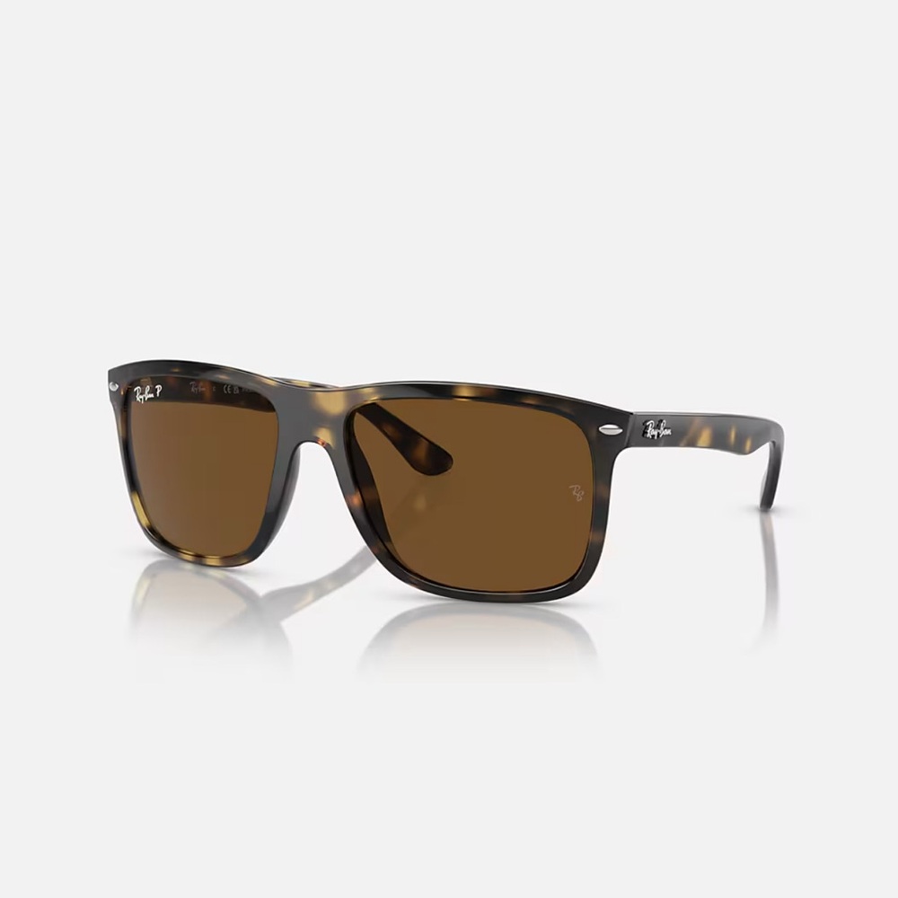Ray Ban polarized sunglasses. style: BOYFRIEND